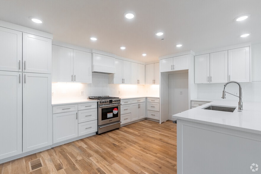 More Photos Of , Dallas Multifamily For Sale