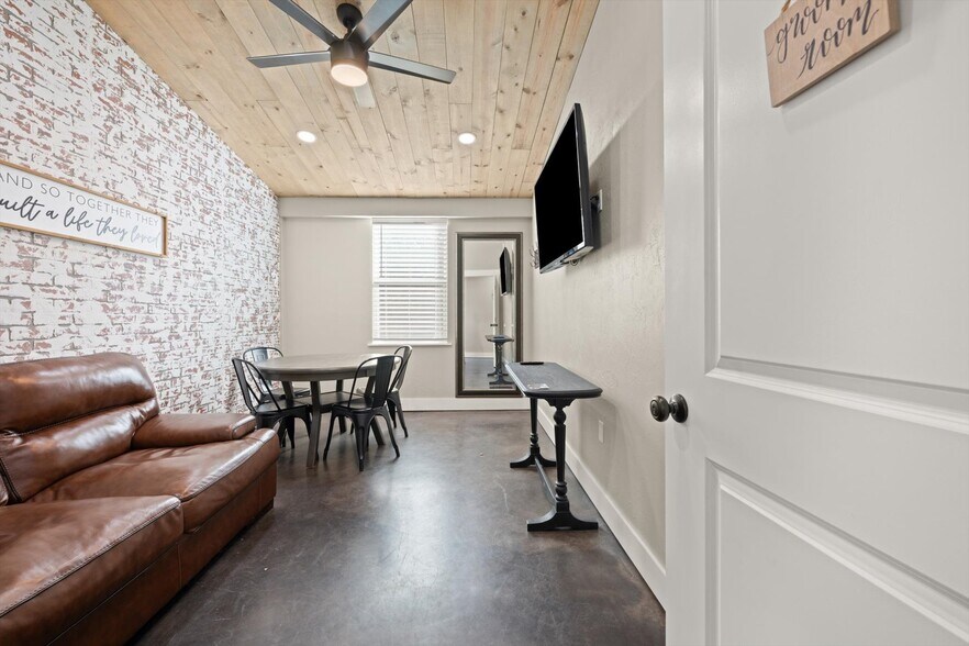 More Photos Of 18186 State Highway 74B, Washington Specialty For Sale