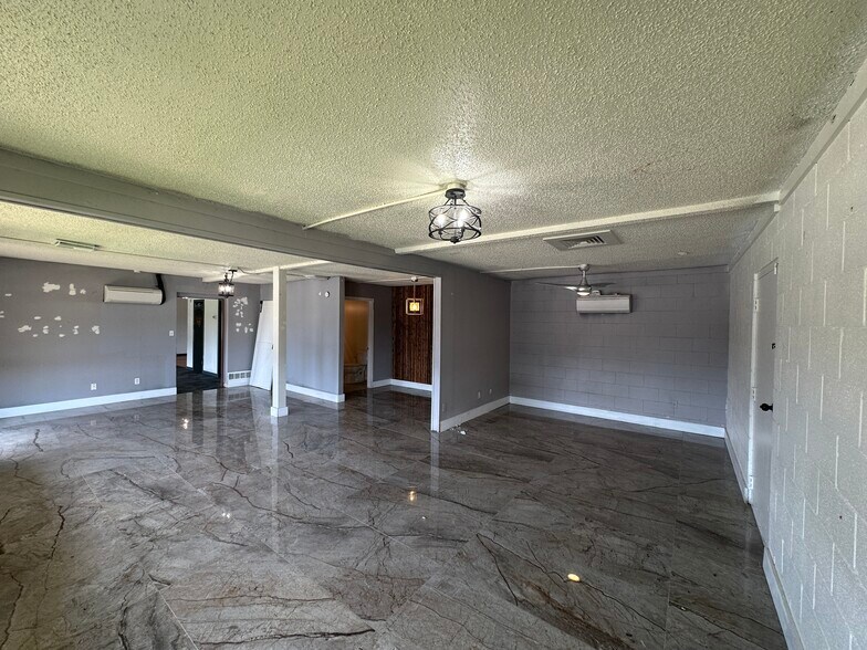 More Photos Of 510 W Main St, Azle Storefront Retail Office For Sale