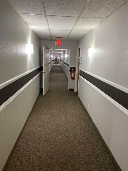 More Photos Of 1939 Goldsmith Ln, Louisville Medical For Lease