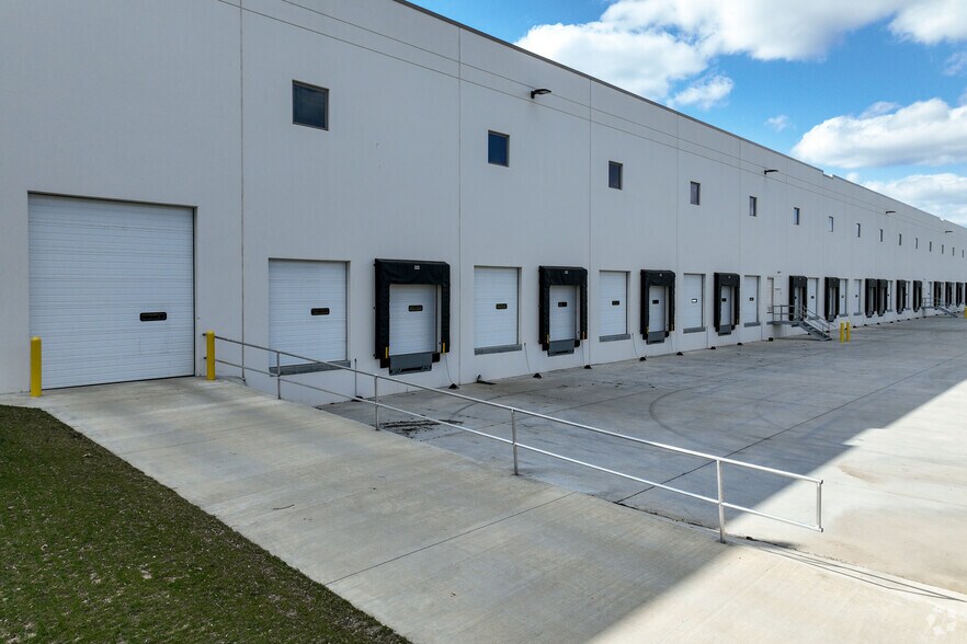 More Photos Of 780 Coopertown Rd, Delanco Distribution For Lease