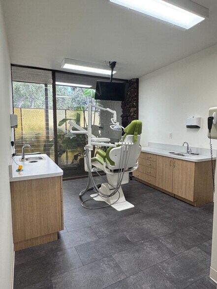 More Photos Of 814 W Foothill Blvd, Monrovia Medical For Sale