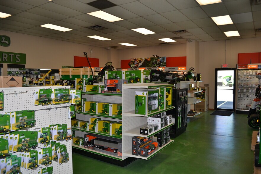 More Photos Of 1111 W 3rd St, Rushville Freestanding For Lease