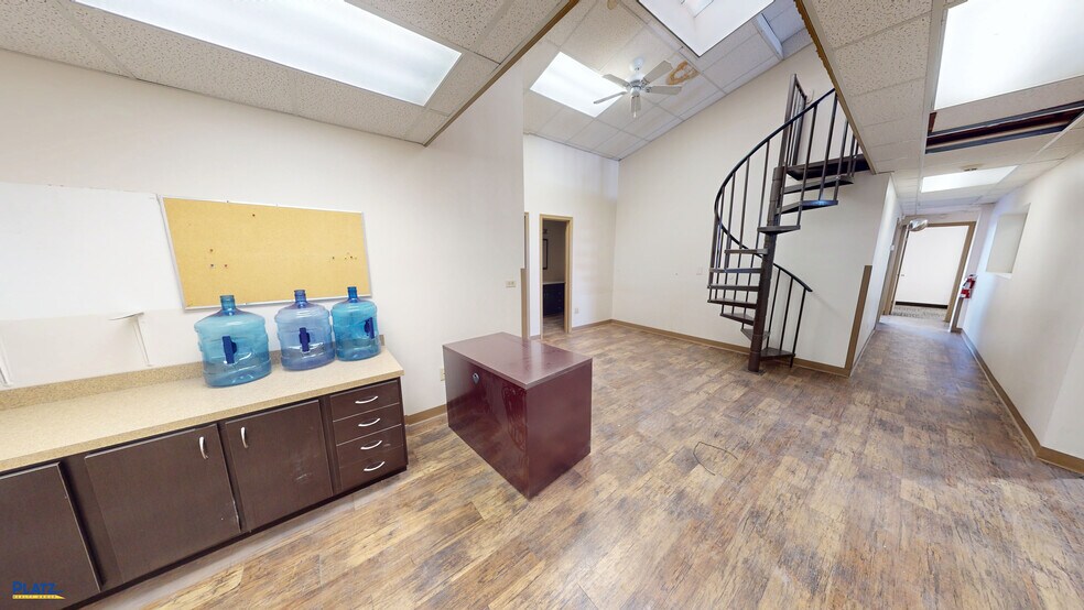 More Photos Of 8063 Southern Blvd, Youngstown Warehouse For Lease