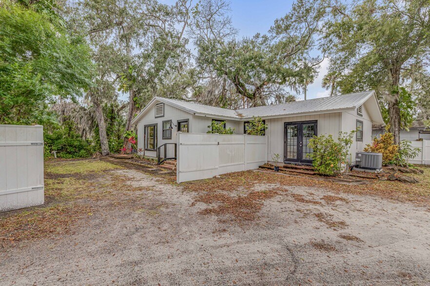 More Photos Of 801 Canal St, New Smyrna Beach Office For Sale