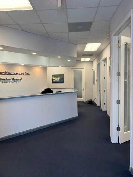 More Photos Of 170 Pine Ave N, Oldsmar Office For Sale