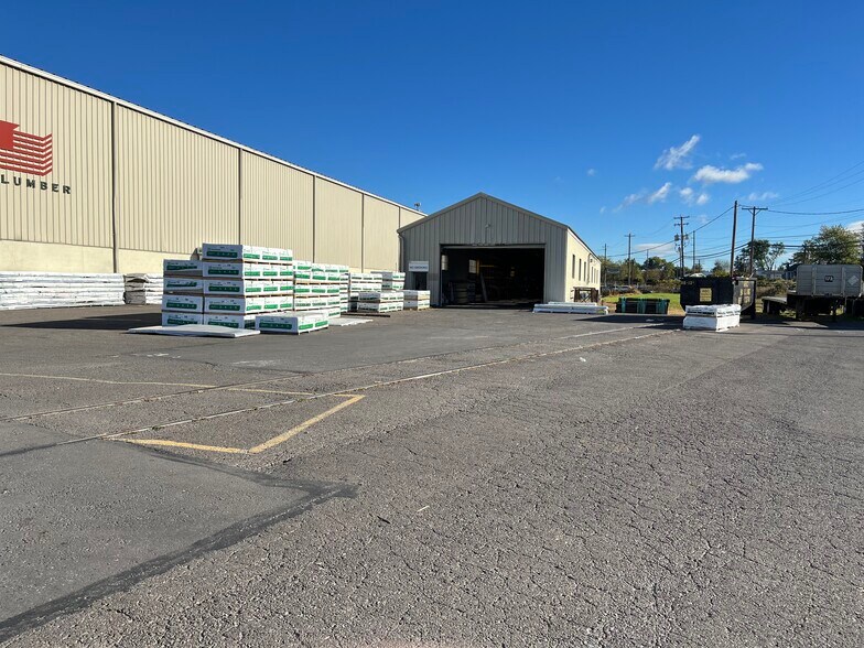 More Photos Of 181 Pringle St, Kingston Distribution For Lease