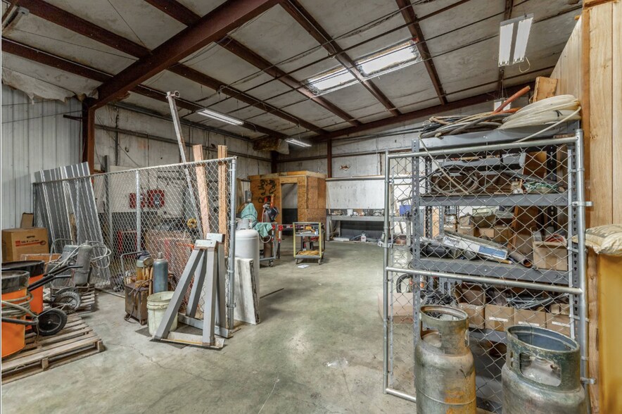 More Photos Of 1129 S Chattanooga St, LaFayette Warehouse For Sale