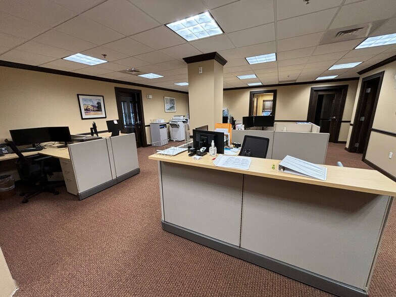 More Photos Of 90-100 Central St, Holliston Storefront Retail Office For Lease