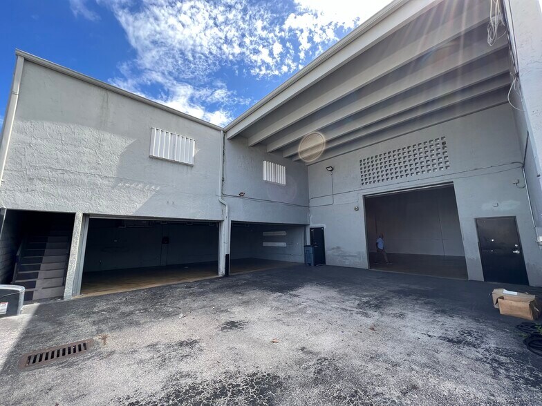 More Photos Of 2340 NW 7th Pl, Miami Warehouse For Lease