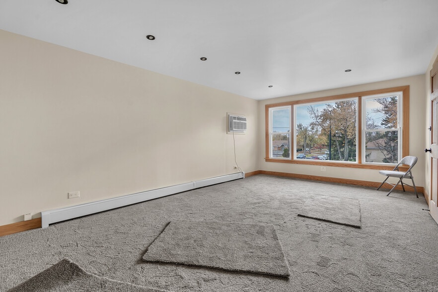 More Photos Of 6048 W 79th St, Burbank Multifamily For Sale