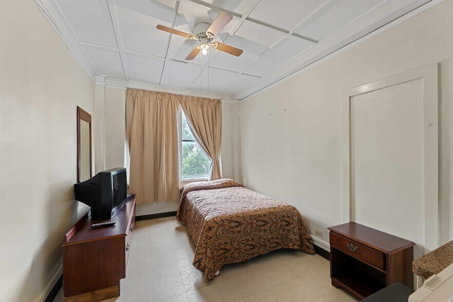 More Photos Of 104 E North St, Uvalde Apartments For Sale