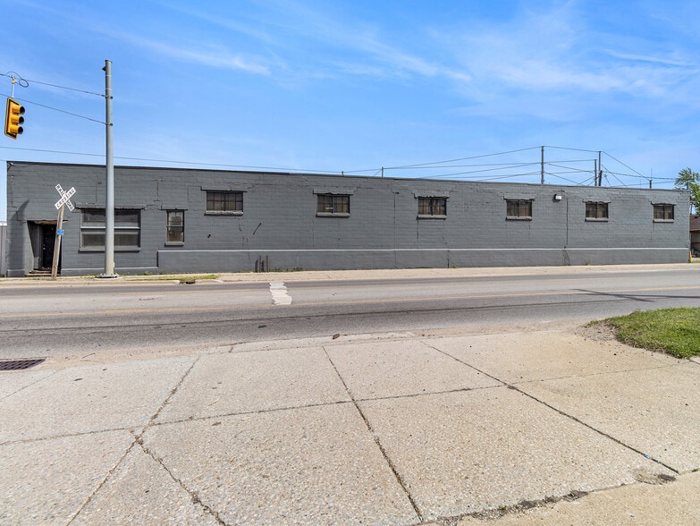 Primary Photo Of 200 E Broadway St, Three Rivers Manufacturing For Lease