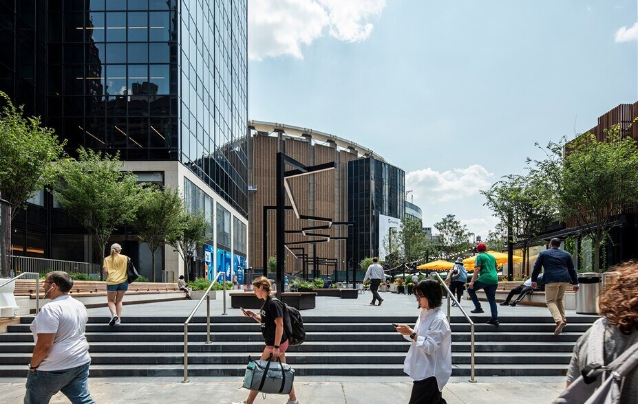 More Photos Of PENN 1, New York Office For Lease
