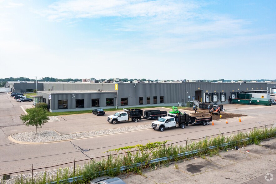 More Photos Of 31774-31778 Enterprise Dr, Livonia Manufacturing For Lease