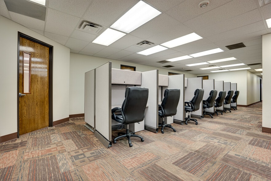 More Photos Of 8855 N Stemmons Fwy, Dallas Office For Sale