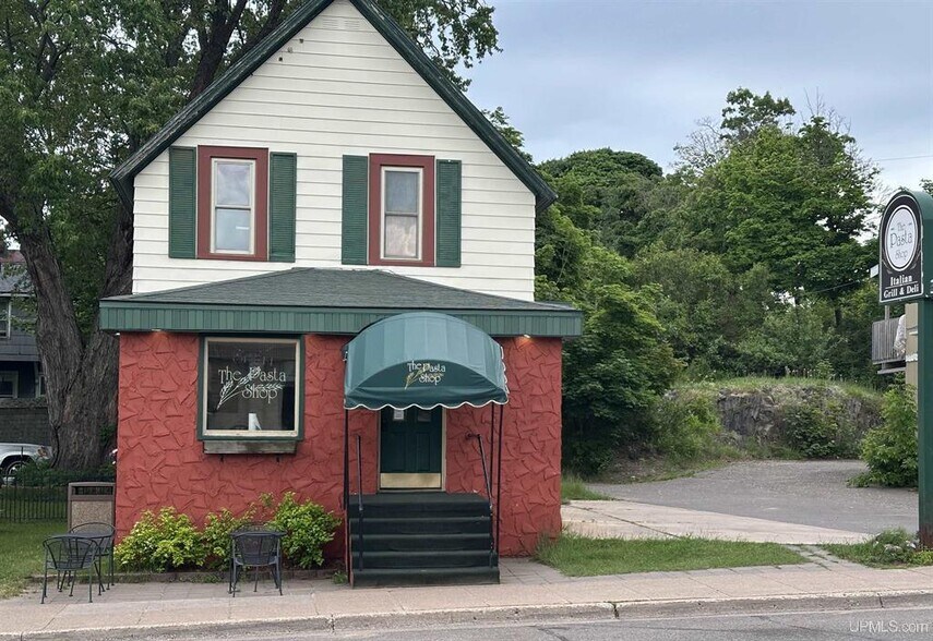 Primary Photo Of 824 N 3rd St, Marquette Specialty For Sale