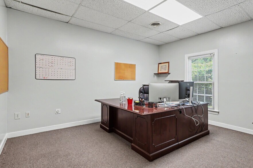 More Photos Of 8407 Richmond Hwy, Alexandria Storefront For Sale