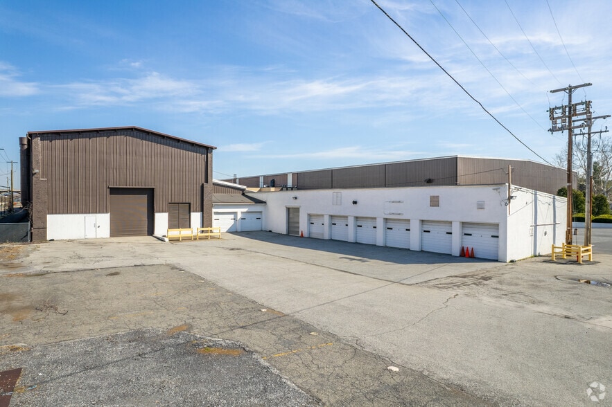 More Photos Of 1 Pump Pl, Allentown Warehouse For Lease