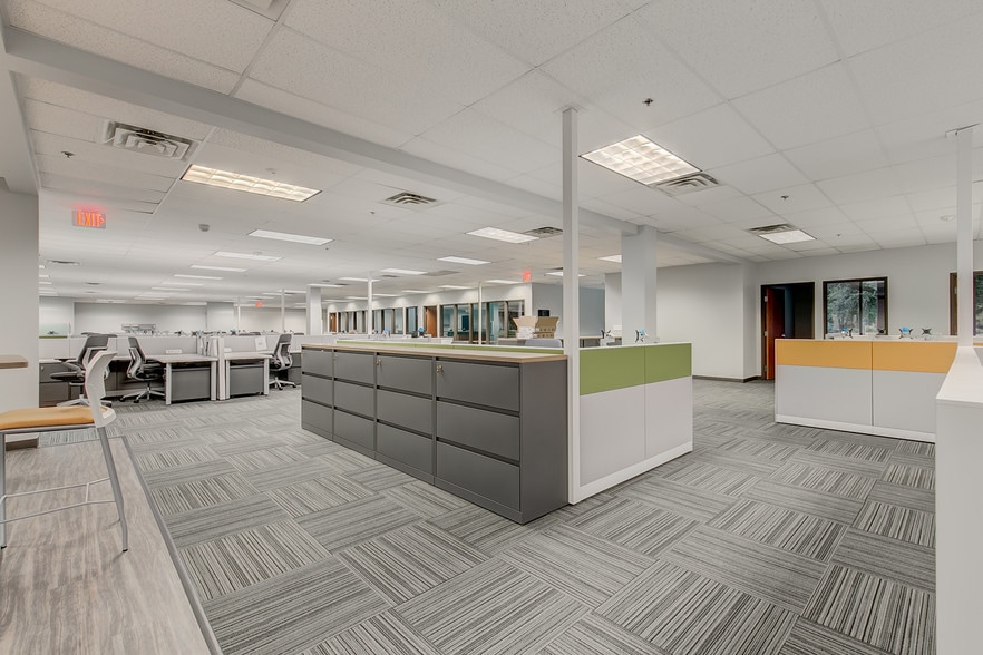 More Photos Of 2701 W Plano Pky, Plano Flex For Lease