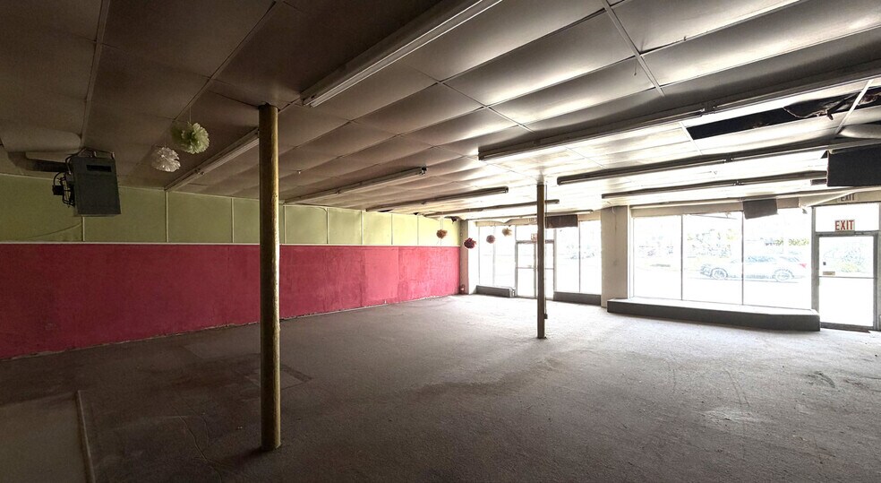 More Photos Of 1907 Avenue M, Hondo Storefront For Sale