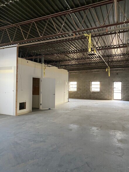More Photos Of 64 Brook Ave, Deer Park Distribution For Lease