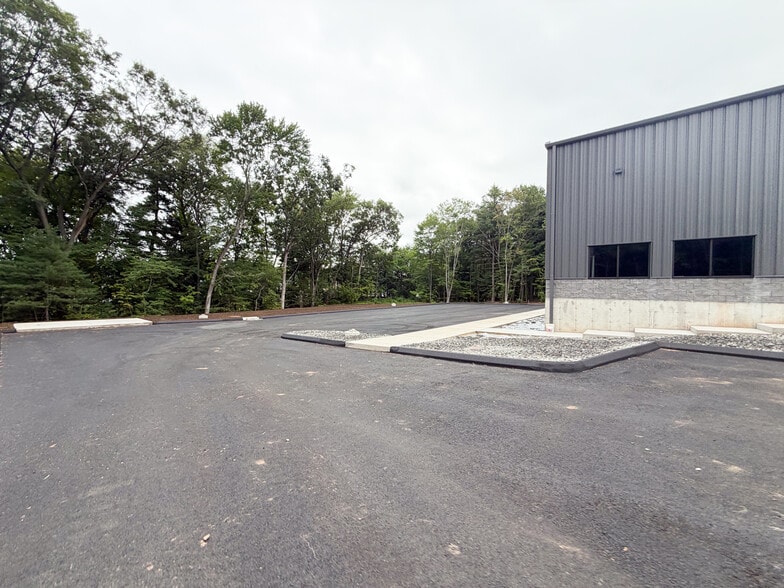 More Photos Of 135 Business Drive park, Bristol Industrial For Lease