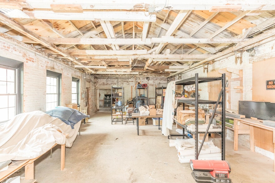 More Photos Of 1340 W Main St, Wytheville Loft Creative Space For Sale