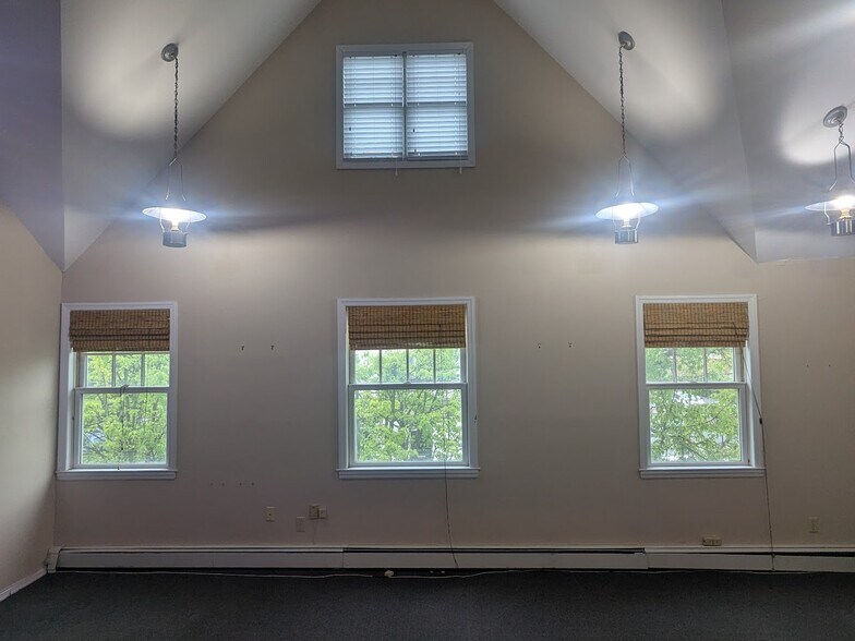 More Photos Of 40 Birch Hill Rd, Locust Valley Office For Lease
