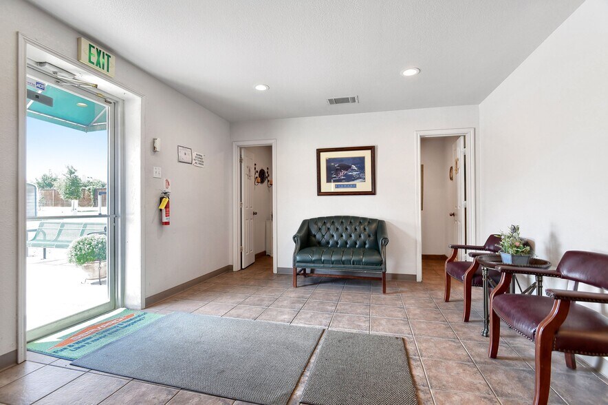 More Photos Of 1877 Witt Rd, Frisco Warehouse For Sale