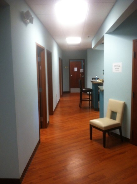 More Photos Of 7531-7569 Barnett Way, Powell General Retail For Lease