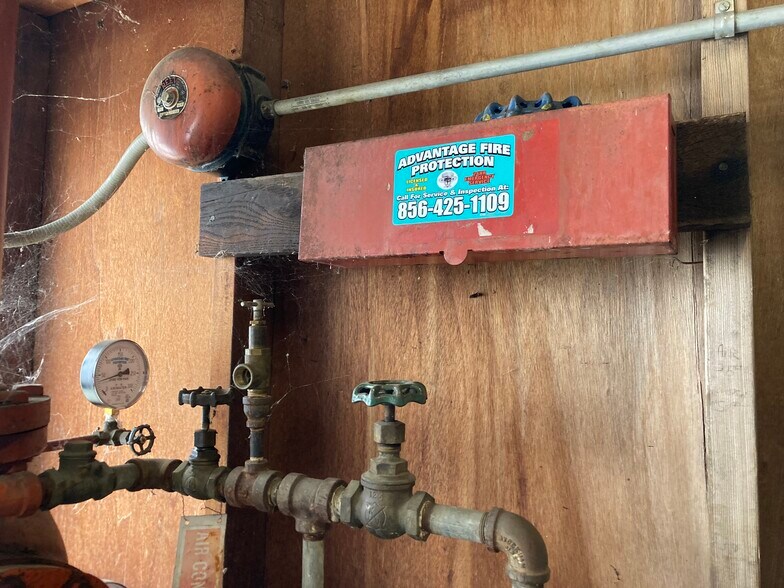 More Photos Of 410 8th St, Gloucester City Light Distribution For Sale