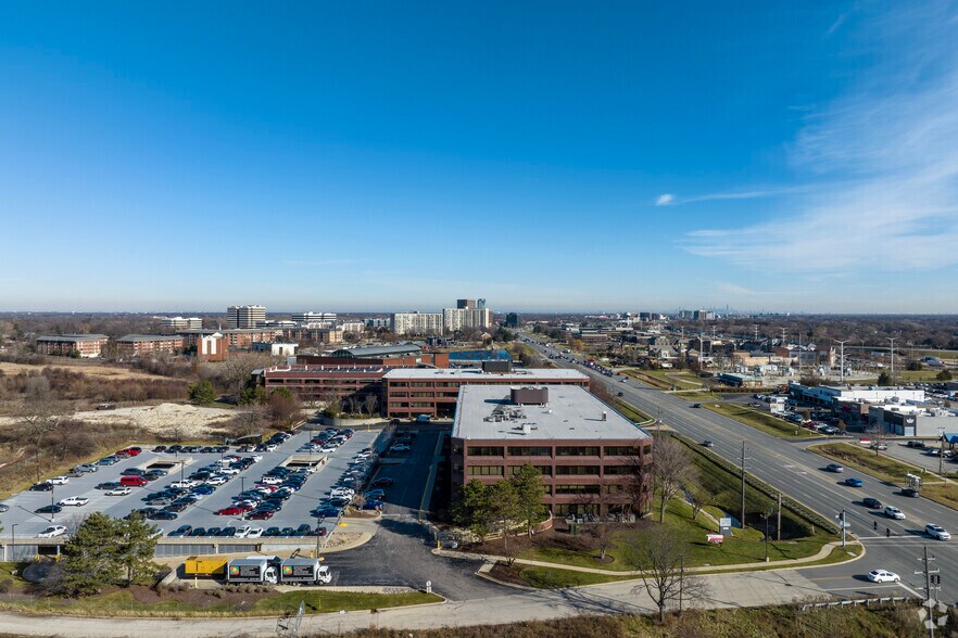 More Photos Of 720 E Butterfield Rd, Lombard Business Park For Lease