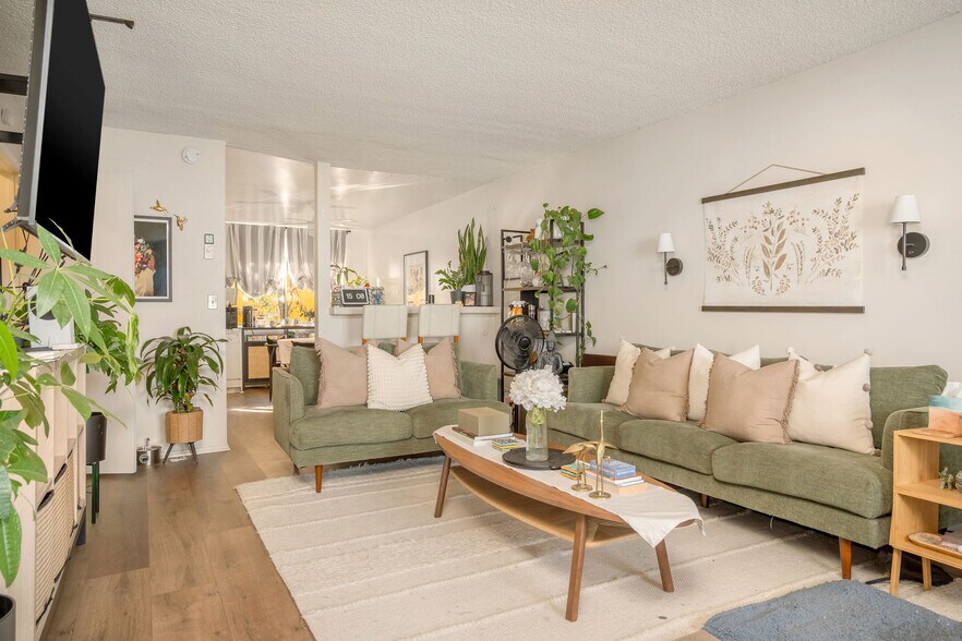 More Photos Of 11725 Gilmore St, North Hollywood Apartments For Sale