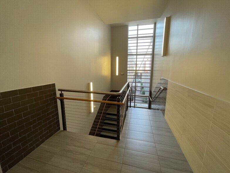 More Photos Of 484 King St, Charleston General Retail For Lease