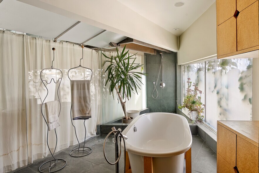 More Photos Of 3111 Ocean Front Walk, Marina Del Rey Apartments For Sale