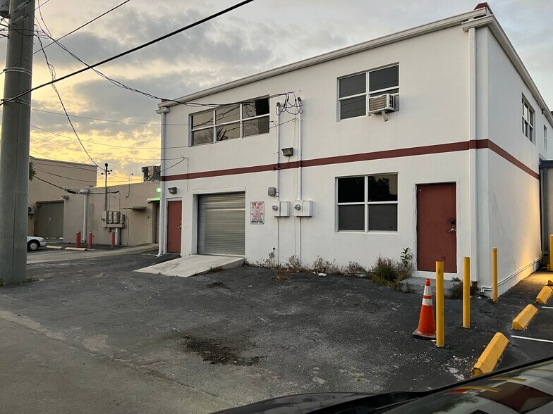 More Photos Of 1586 E Commercial Blvd, Fort Lauderdale General Retail For Sale