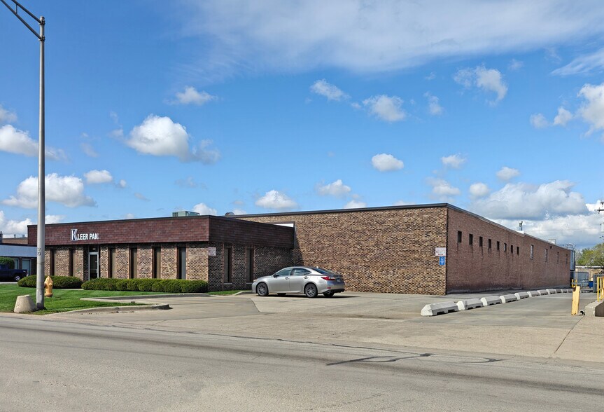 More Photos Of 320 S La Londe Ave, Addison Warehouse For Lease