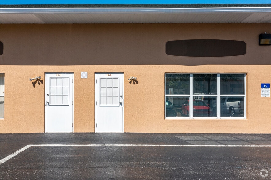 More Photos Of 19800 Veterans Blvd, Port Charlotte Warehouse For Lease
