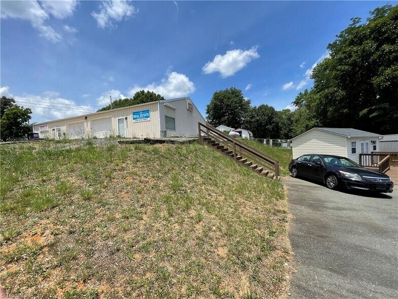 More Photos Of 302 S Main St, King Showroom For Sale