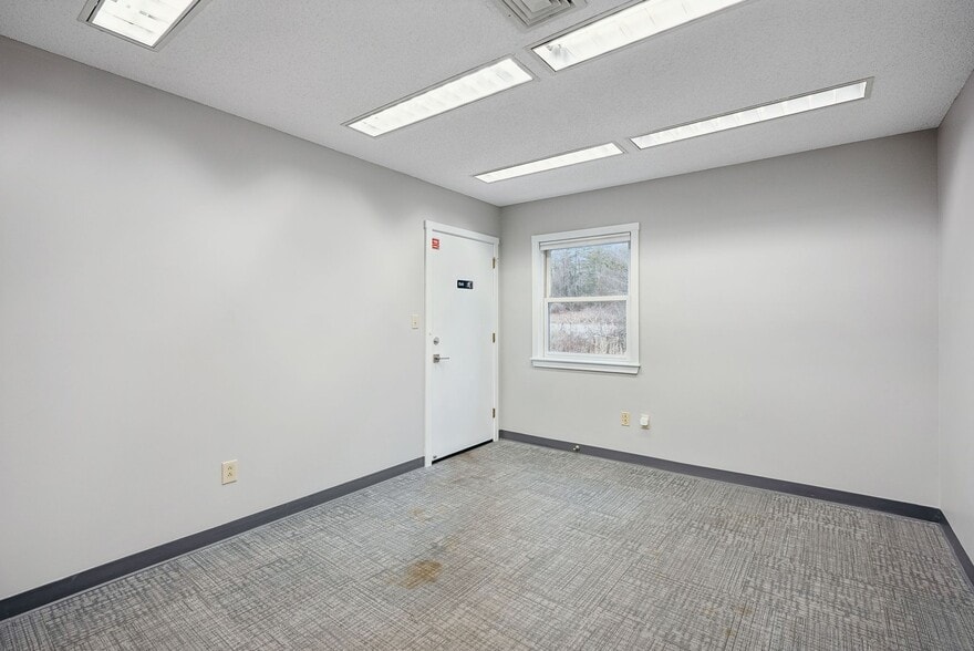 More Photos Of 1662 Post Rd, Wells Office For Sale