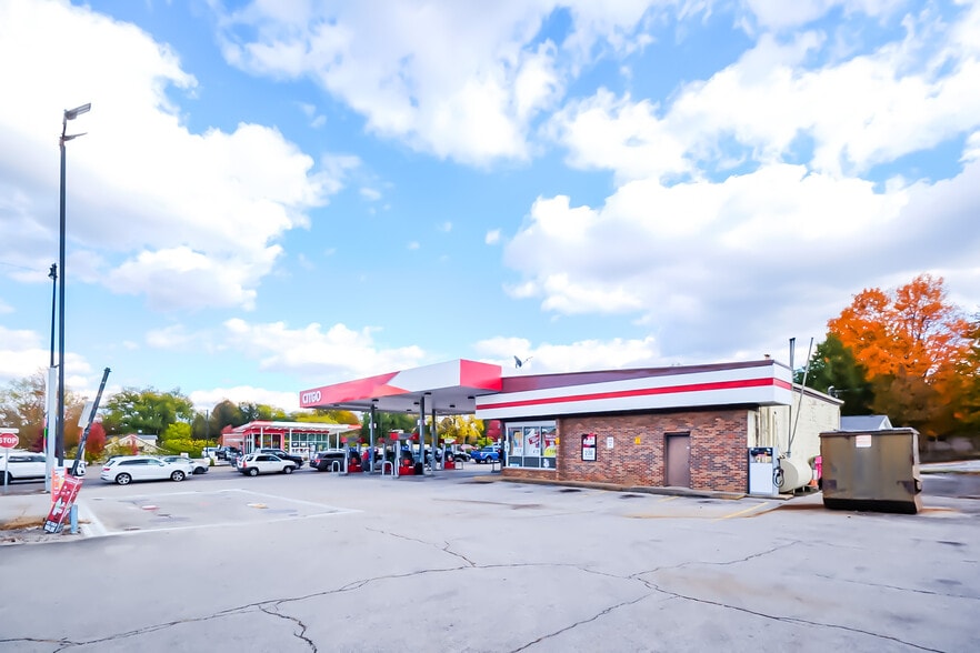 More Photos Of 605 S Washington St, Maryville Convenience Store For Sale