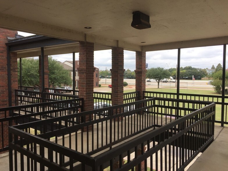 More Photos Of 337 Oaks Trl, Garland Office For Lease