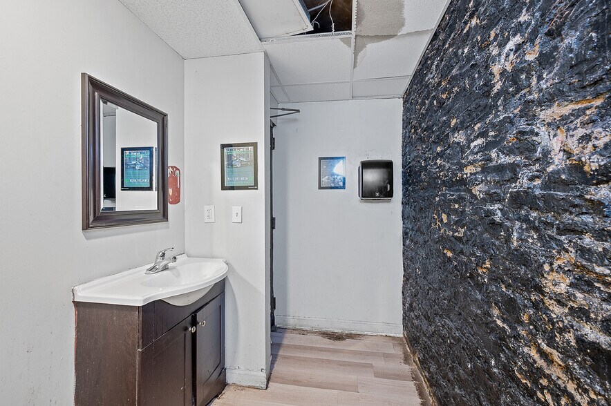 More Photos Of 126 W Sixth St, Cincinnati Apartments For Lease