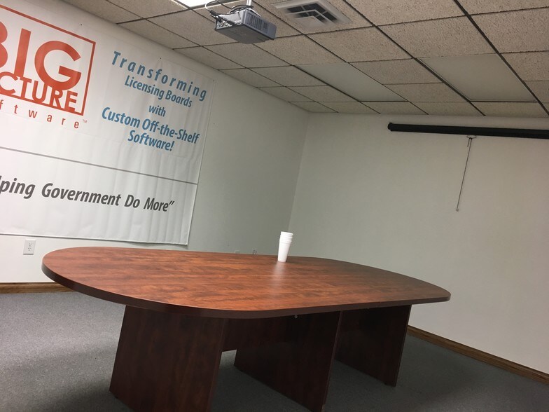 More Photos Of 21 Main St S, Minot Flex For Lease