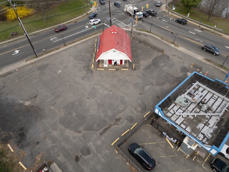 More Photos Of 735 E Hazelwood Ave, Rahway Freestanding For Sale