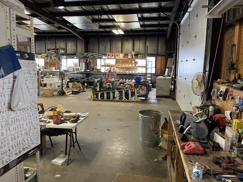 More Photos Of 1425 S Locust St, Centralia Office For Sale