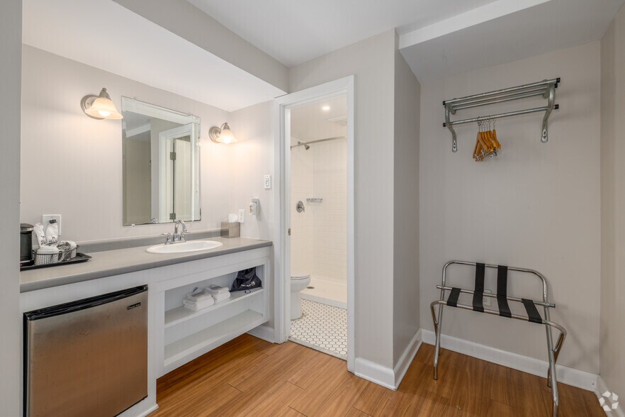 More Photos Of 611 W Oglethorpe Ave, Savannah Hotel For Sale