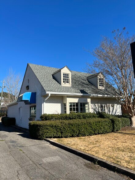 More Photos Of 1536 Montclair Rd, Birmingham General Retail For Lease