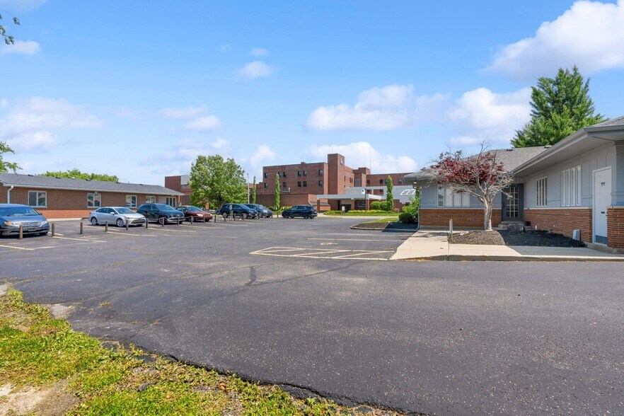 More Photos Of 244 Wilson Dr, Xenia Medical For Sale